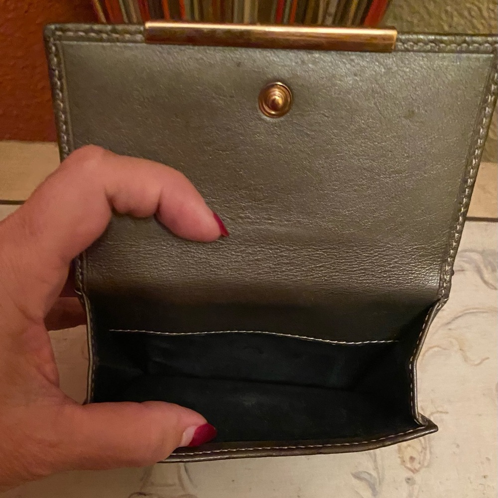 Gucci - GUC - Metallic Guccissima Monogram Bifold Wallet with Gold Accent - Picture 6 of 12